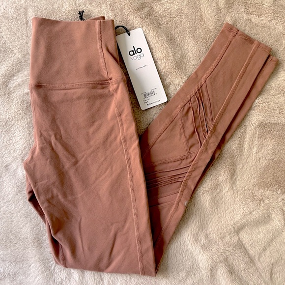 NWT ALO Yoga Ultimate High-Waist Legging Rosewater Size S - Picture 1 of 12